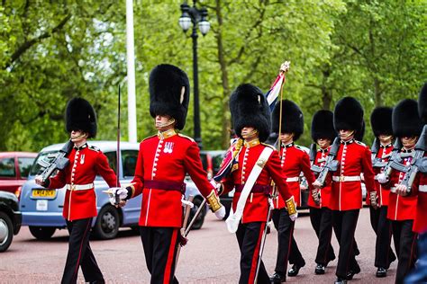 the royal king's guards england su youtube